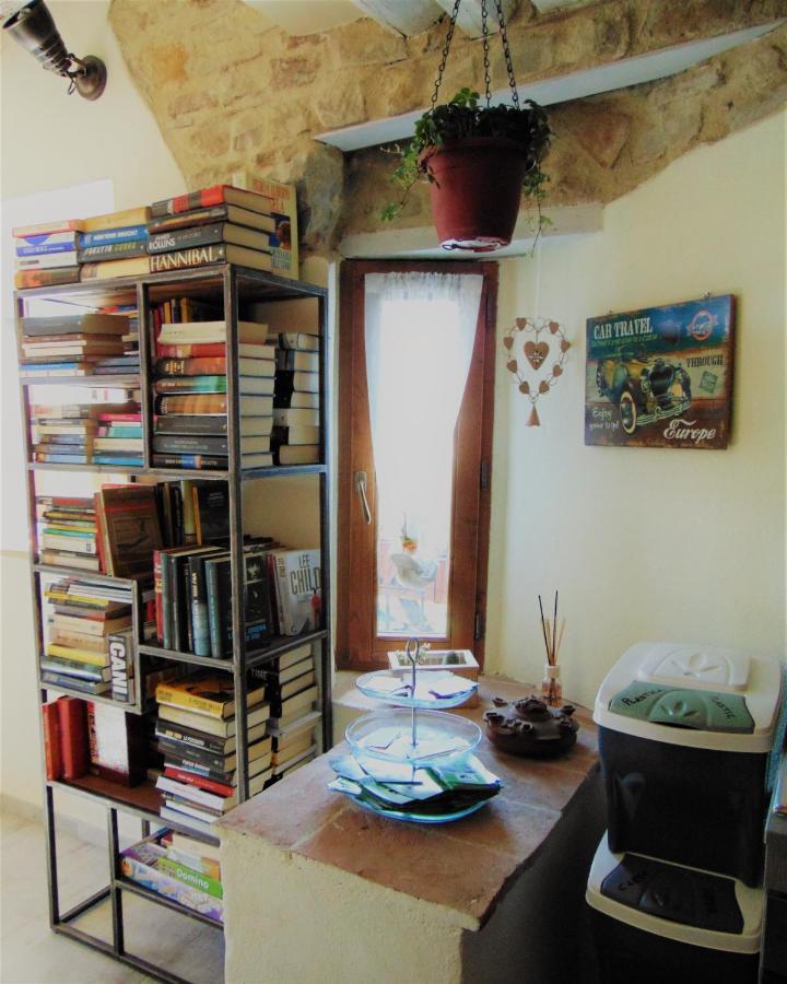 B&B Un Posto Nel Mondo เซียนา ภายนอก รูปภาพ